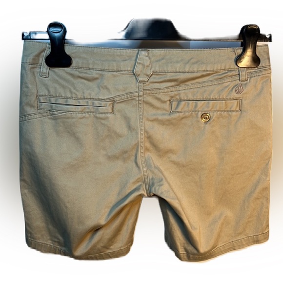 Volcom Shorts 3 - Picture 2 of 7